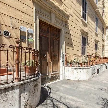 La Corte Pontificia 3* Rome
